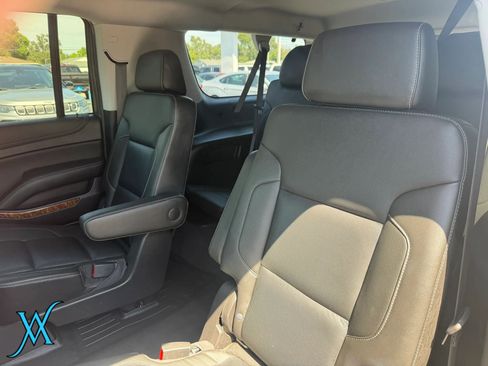 Used 2019 Chevrolet Suburban Premier AWD/4WD image 17