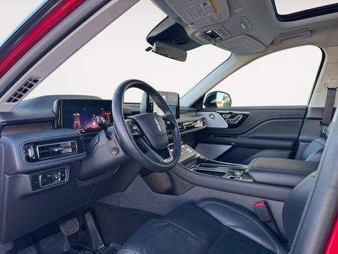 Used 2025 Lincoln Aviator Reserve w/ Equipment Group 201A image 9