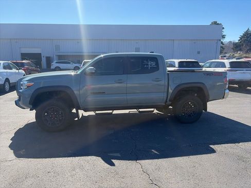 Used 2022 Toyota Tacoma TRD Off-Road image 4