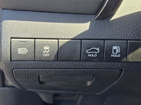 Used 2020 Toyota Camry SE FWD image 23