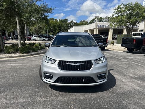New 2026 Chrysler Pacifica Pinnacle image 2