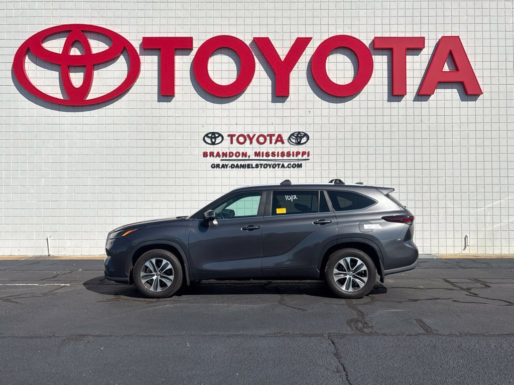 Used 2024 Toyota Highlander XLE AWD/4WD image 5