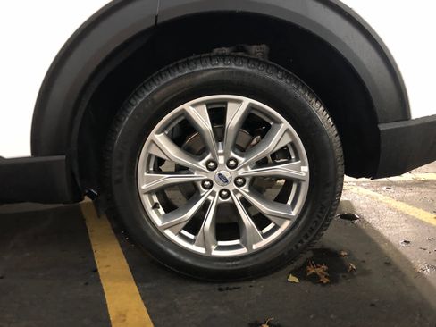 Used 2023 Ford Explorer Limited image 19