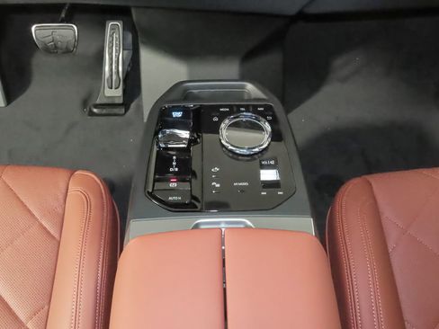 Used 2026 BMW iX xDrive45 w/ M Sport Package image 25