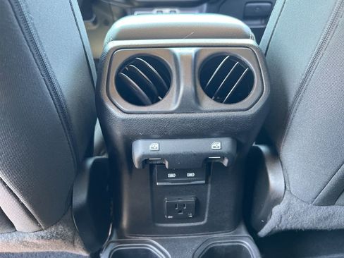 Used 2021 Jeep Wrangler Unlimited Sahara w/ Uconnect 4C Nav & Sound Group AWD/4WD image 31
