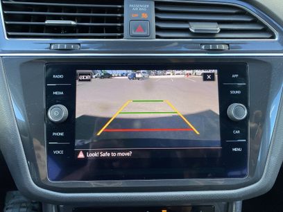 Used 2022 Volkswagen Tiguan SE w/ Panoramic Sunroof Package
