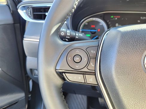 Certified 2024 Toyota Venza XLE image 21