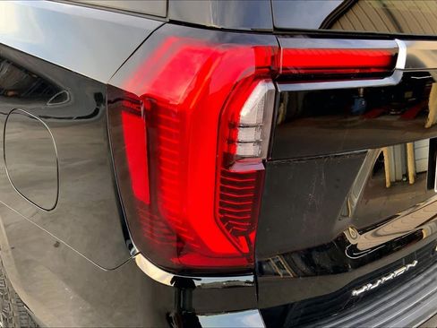 Used 2025 GMC Yukon XL AT4 AWD/4WD image 26