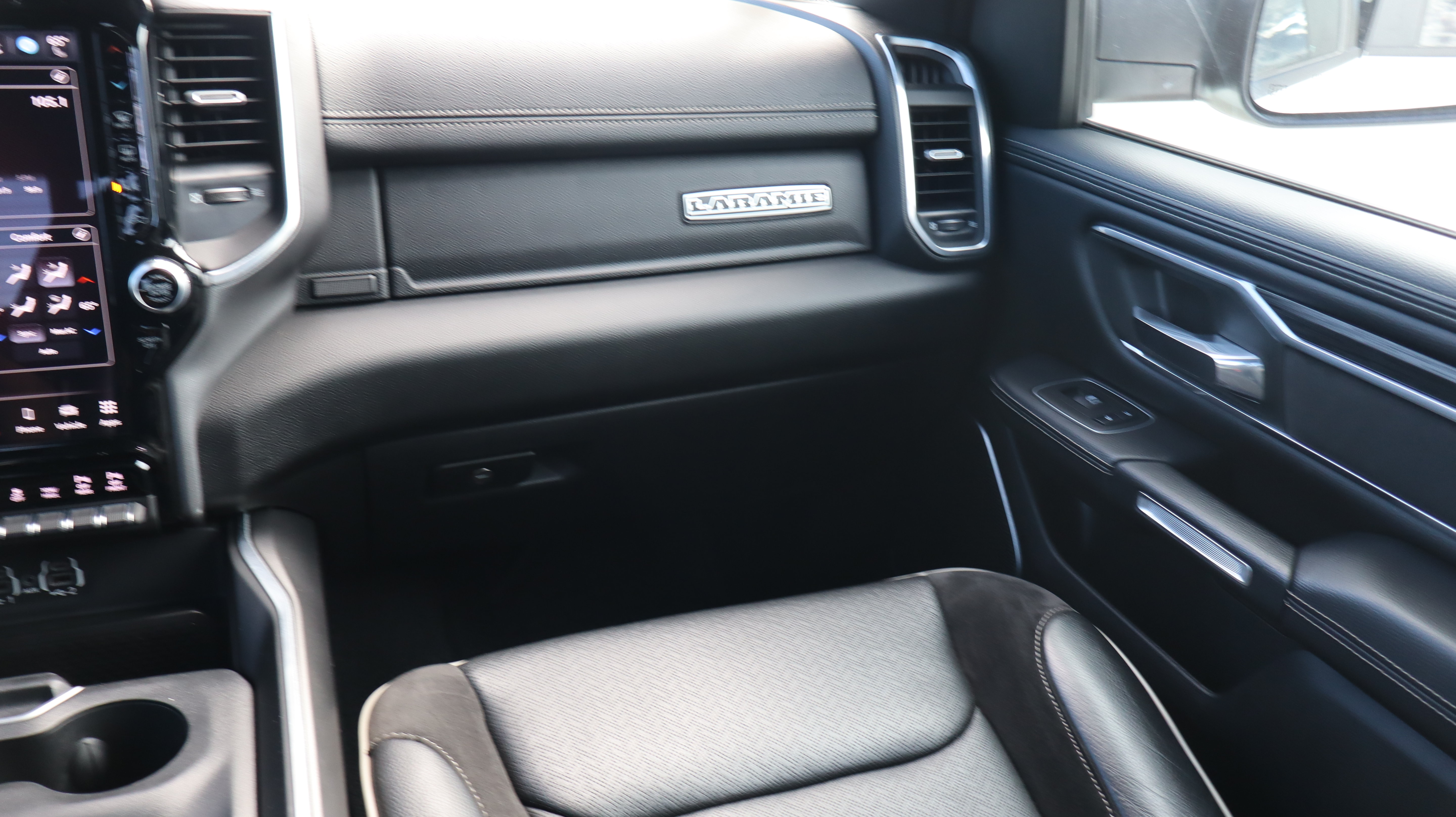 Used 2023 RAM 1500 Laramie AWD/4WD image 10