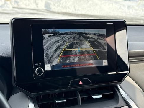 Used 2023 Toyota Venza LE image 21