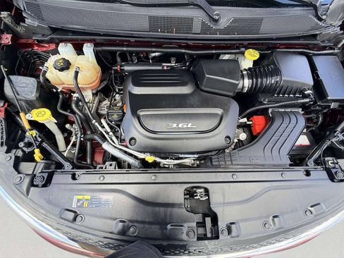 Used 2017 Chrysler Pacifica Touring FWD image 13
