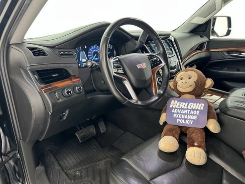 Used 2018 Cadillac Escalade Premium Luxury AWD/4WD image 10