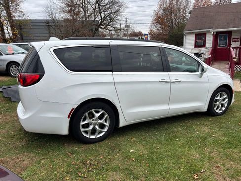 Used 2018 Chrysler Pacifica Touring Plus w/ Tire & Wheel Group image 5