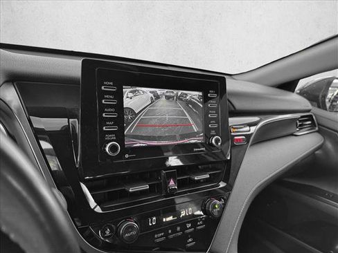 Used 2024 Toyota Camry SE image 14