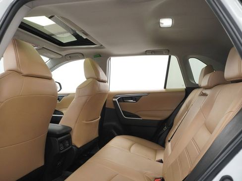 Used 2022 Toyota RAV4 XLE Premium image 22