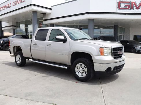 Used 2007 GMC Sierra 2500 SLT w/ Convenience Package AWD/4WD image 8