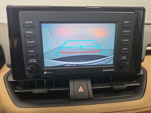 Used 2021 Toyota RAV4 XLE AWD/4WD image 23