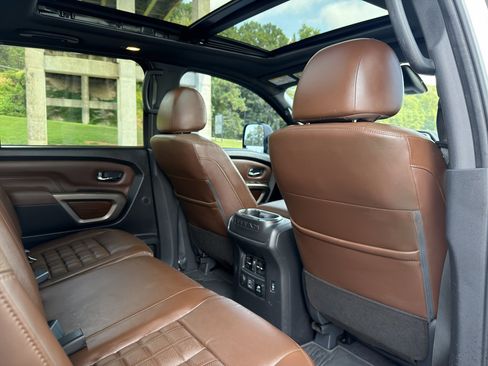 Used 2021 Nissan Titan Platinum Reserve w/ Moonroof Package AWD/4WD image 18