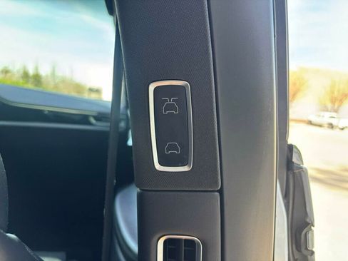 Used 2017 Tesla Model X 75D image 21