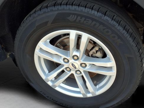 Used 2024 Ford Explorer XLT AWD/4WD image 8