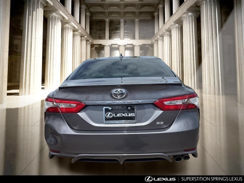 Used 2019 Toyota Camry SE FWD image 5
