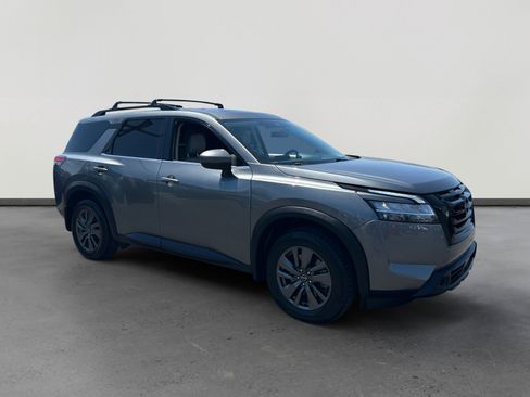 Used 2022 Nissan Pathfinder SV w/ SV Premium Package FWD image 7