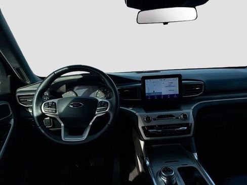 Certified 2022 Ford Explorer XLT w/ Equipment Group 202A image 25