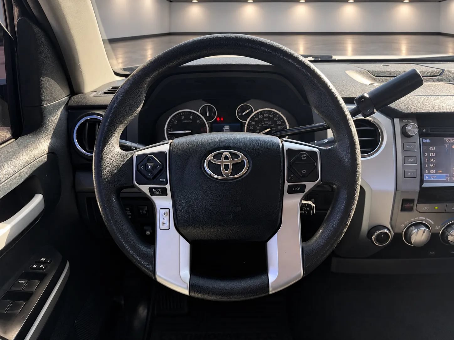 Used 2015 Toyota Tundra SR5 AWD/4WD image 14