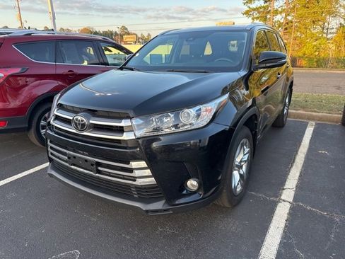 Used 2018 Toyota Highlander Limited image 3