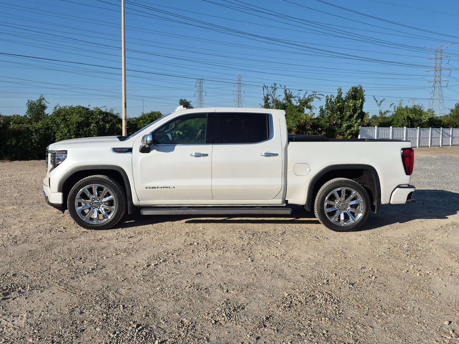 Used 2023 GMC Sierra 1500 Denali AWD/4WD image 2