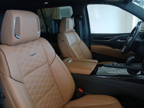 Used 2023 Cadillac Escalade Premium Luxury AWD/4WD image 13