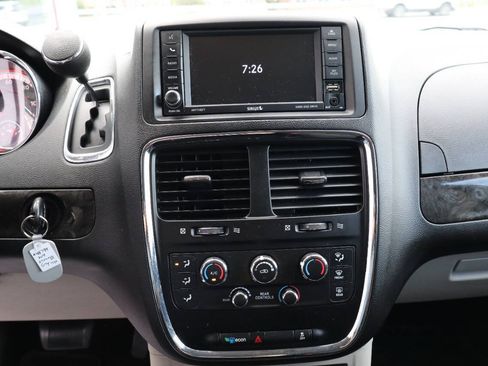Used 2019 Dodge Grand Caravan SE w/ UConnect Hands-Free Group FWD image 7