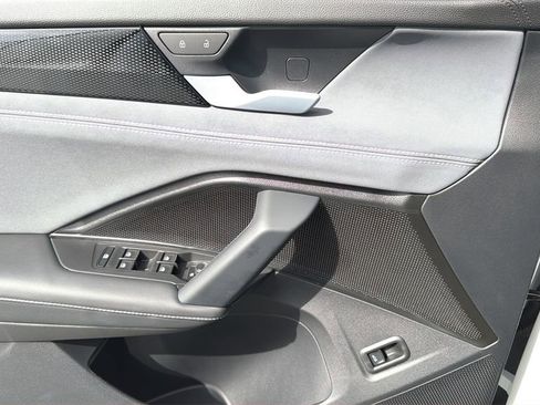 New 2026 Volkswagen Tiguan SE FWD image 23