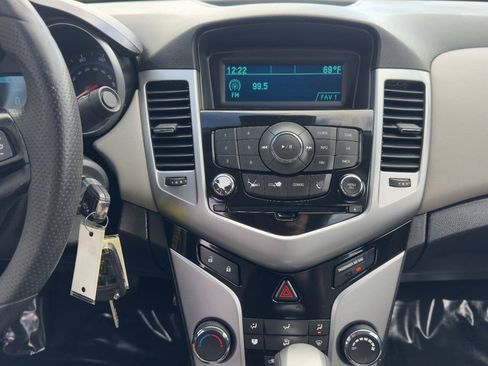 Used 2013 Chevrolet Cruze LS FWD image 18