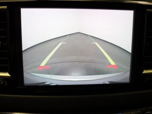 Used 2024 Chrysler Pacifica Touring-L FWD image 27