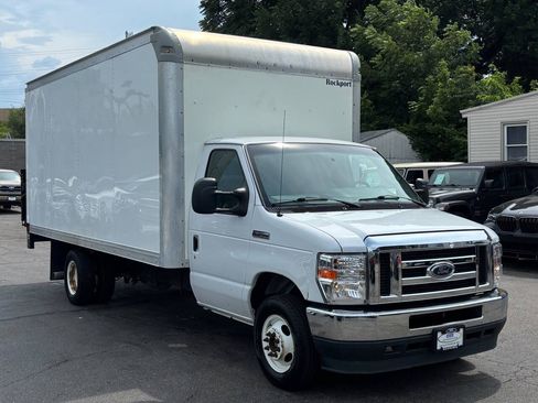 Used 2021 Ford E-350 and Econoline 350 Super Duty RWD image 2