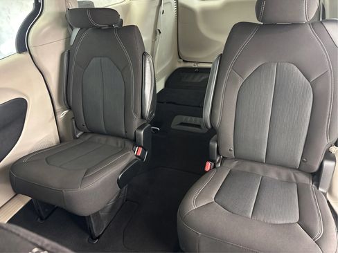 Used 2023 Chrysler Voyager LX FWD image 20