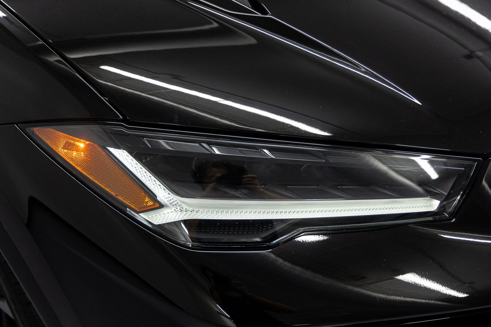 Used 2024 Lamborghini Urus S AWD/4WD image 13