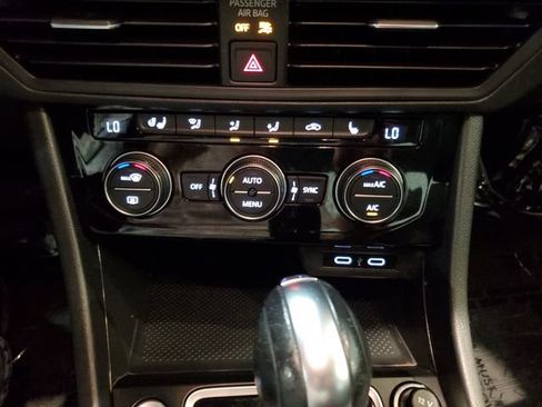 Used 2021 Volkswagen Jetta SE w/ SE Cold Weather Package FWD image 18