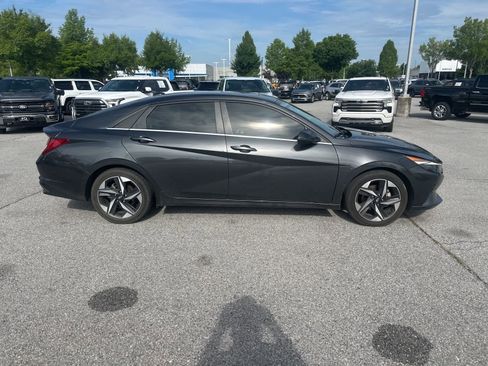 Used 2021 Hyundai Elantra Limited FWD image 4