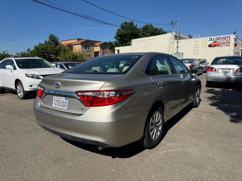 Used 2017 Toyota Camry LE image 4