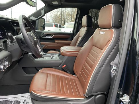 Used 2025 GMC Sierra 2500 Denali Ultimate w/ Snow Plow Prep/Camper Package image 17