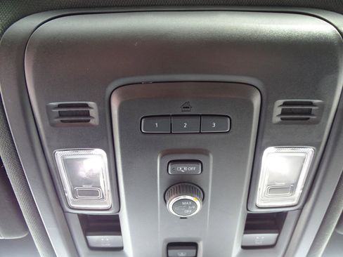 Used 2023 GMC Yukon XL SLT image 33