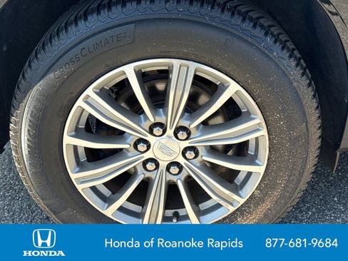 Used 2017 Cadillac XT5 Luxury w/ Driver Awareness Package FWD image 17