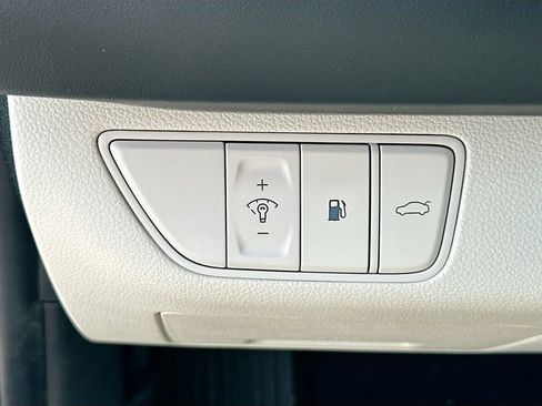 Used 2023 Genesis G70 2.0T image 10