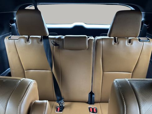 Used 2021 Toyota Highlander Platinum image 18