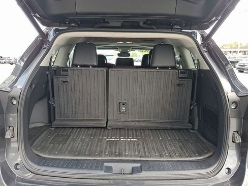 Used 2020 Toyota Highlander XLE AWD/4WD image 28
