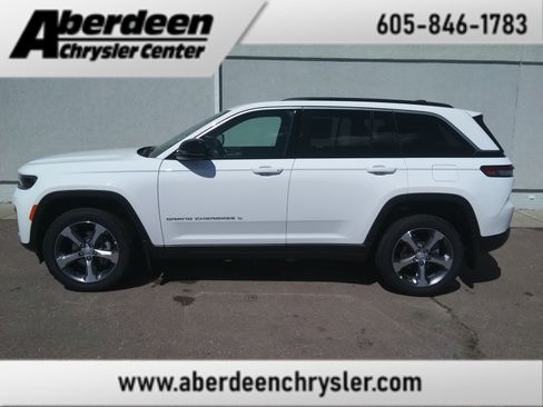 New 2026 Jeep Grand Cherokee Limited AWD/4WD image 1