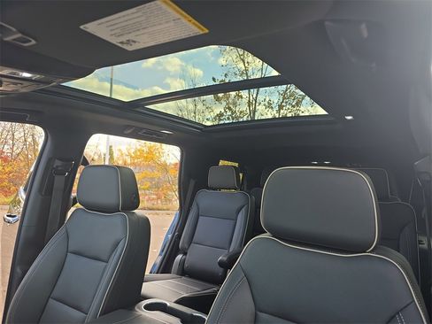 Used 2023 GMC Yukon SLT image 31