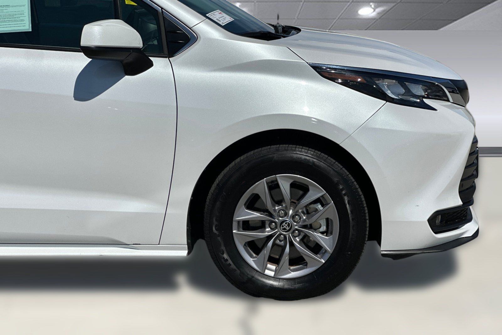 Used 2026 Toyota Sienna XLE FWD image 35